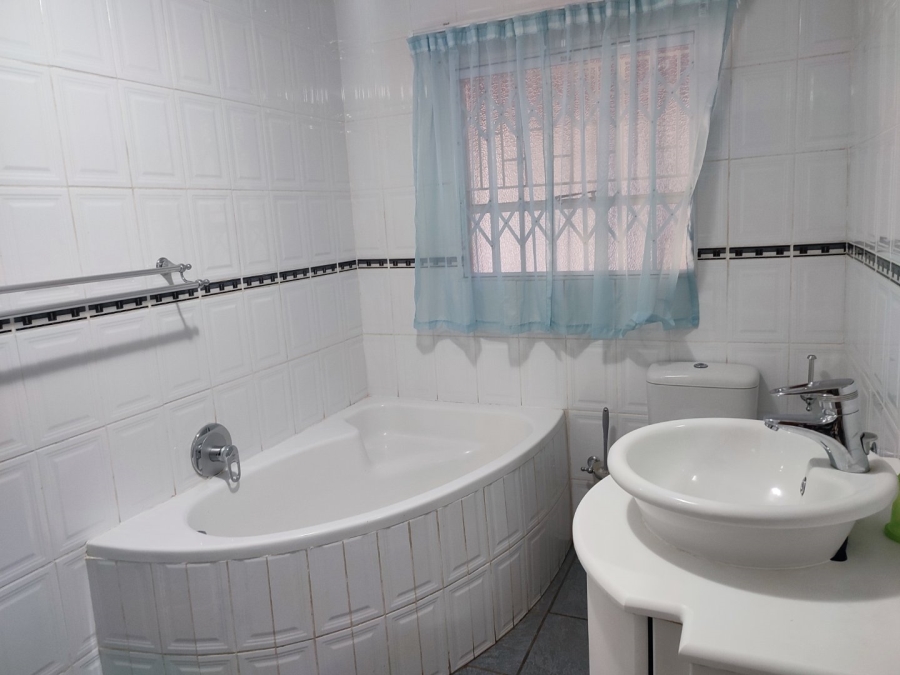 4 Bedroom Property for Sale in Fleurdal Free State